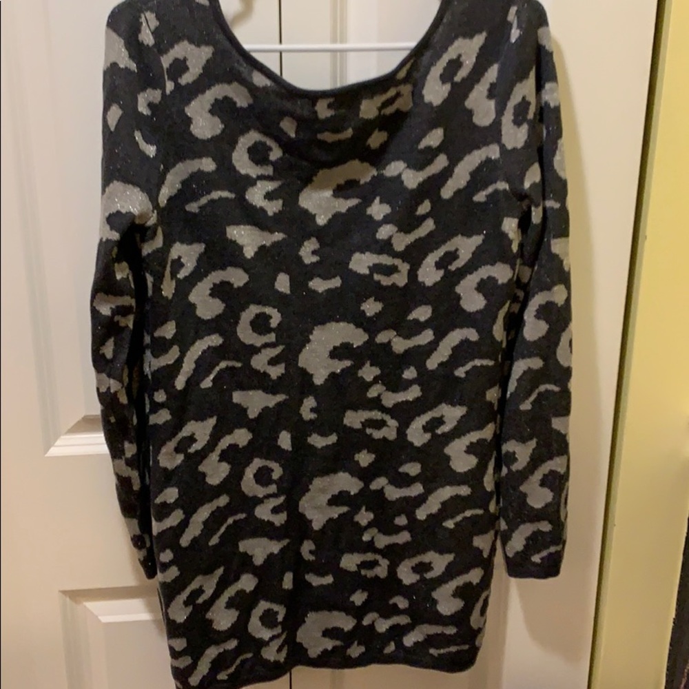 Takeout Gray Leopard Print Long Sleeve shirt Medium - Picture 3 of 3